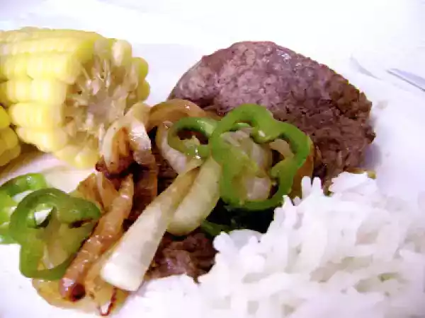 Receita Bife com cebola, pimenta doce e milho verde