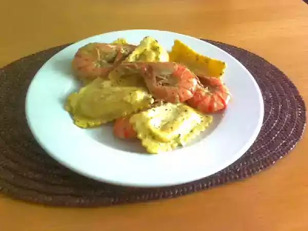 Receita Raviolis com molho cremoso de pesto