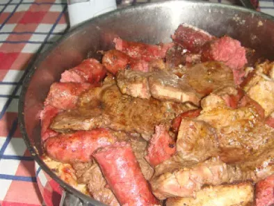 Receita Carne grelhada com salada rica acompanhada com arroz de feijão e batata frita