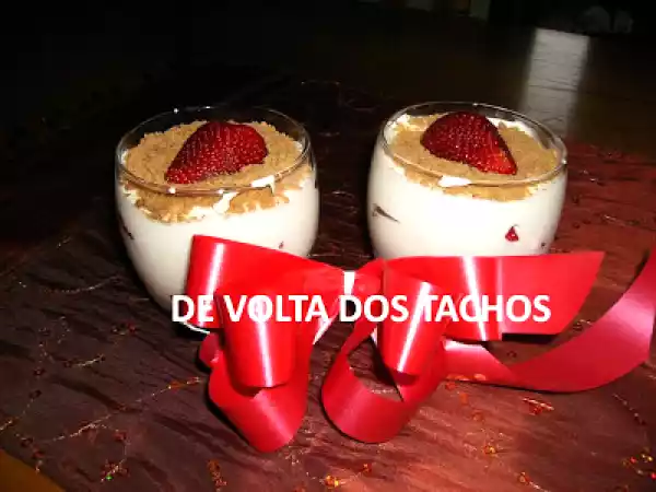 Receita Delícia de nata e morango