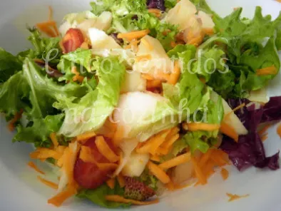 Receita Salada de mistura de alfaces com frutas variadas