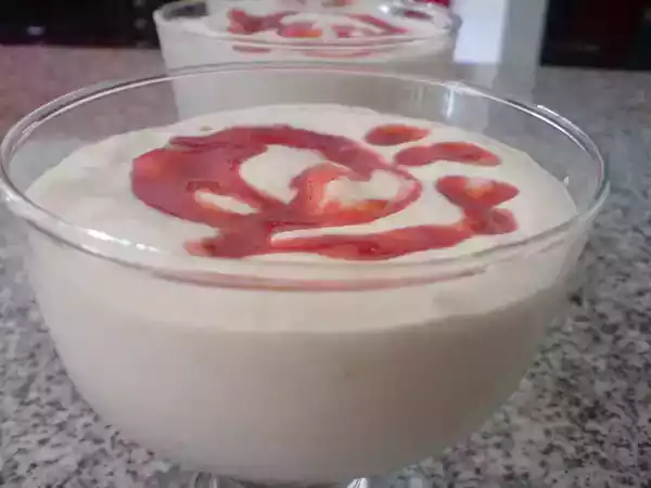 Receita Delícia de morangos com suspiros