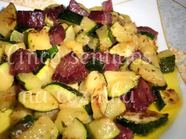 Receita Courgette salteada com chouriço