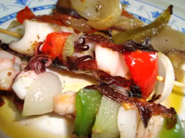 Receita Espetada de lulas e camarão