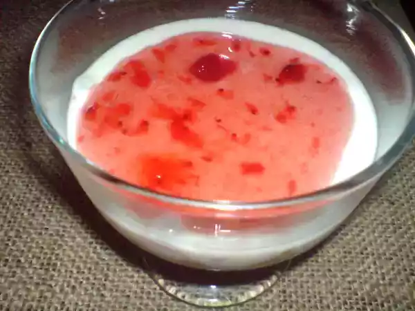Receita Semi-frio de morango em tacinhas