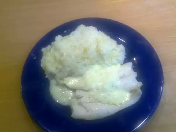 Receita Filetes de maruca com molho supremo à minha maneira acompanhados por arroz na bimby