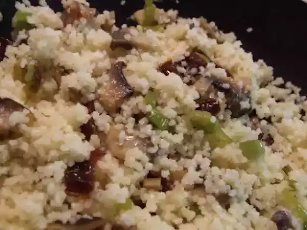 Receita Cuscuz com cogumelos e alho francês