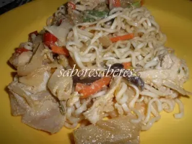 Receita Frango assado com legumes chineses e noodles sabor cogumelos - wok