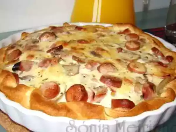 Receita Tarte salgada de salsichas, fiambre e cogumelos