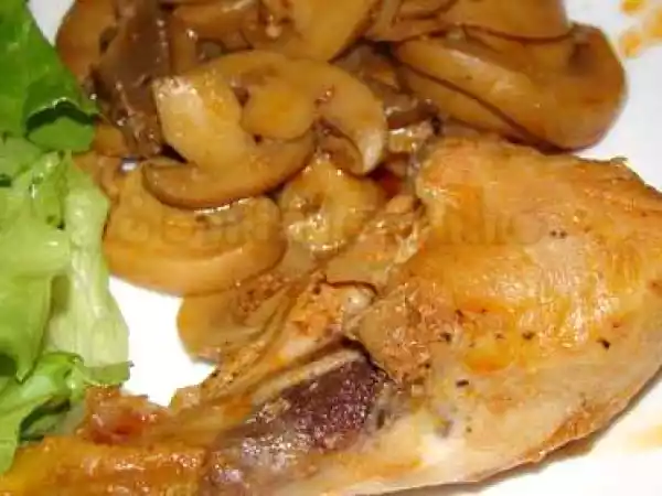 Receita Pernas de frango com cogumelos e salada de alface
