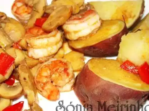 Receita Camarão com cogumelos acompanhado de batata-doce cozida