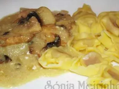 Receita Tortellini de presunto com molho de cogumelos e ananás