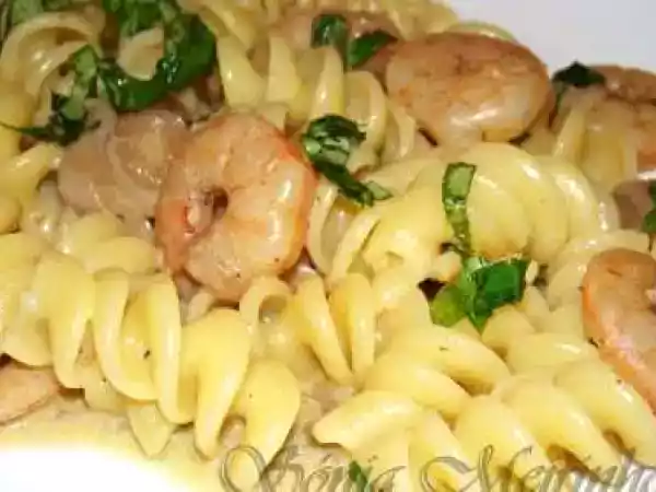 Receita Massa fusilli com molho de cogumelos e camarão