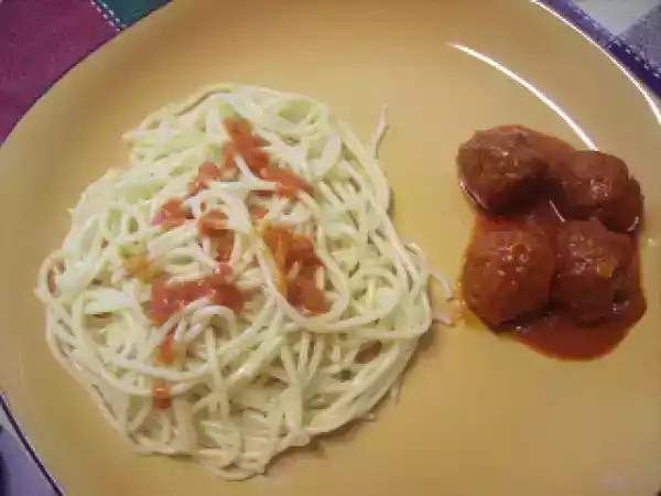 Receita Almôndegas com molho de tomate e orégãos
