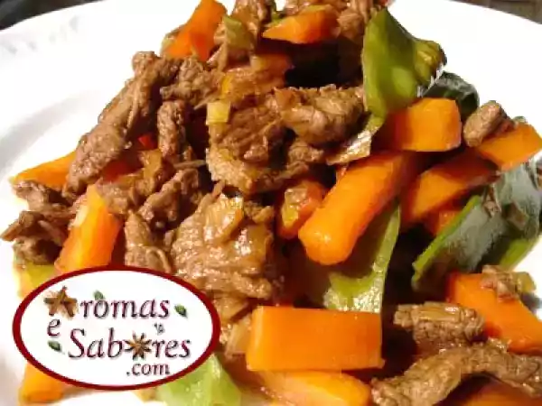 Receita Carne com cenoura, ervilha e cinco especiarias chinesas
