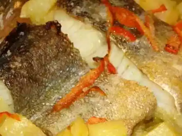 Receita Bacalhau assado no forno com batatas e pimento