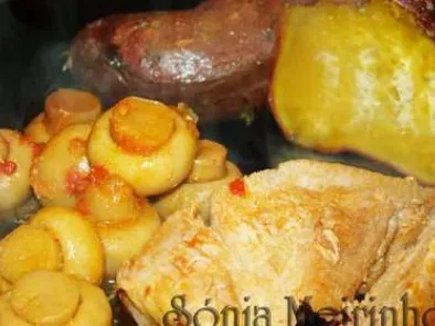 Receita Carne de porco estufada com cogumelos e batata doce assada no fo