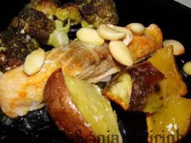 Receita Batata doce assada no forno com salmão, amêndoas e bróculos