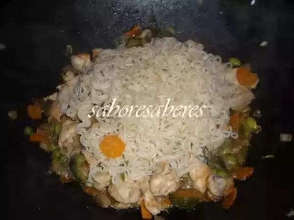 Receita Frango com molho de ostras e noddles - wok