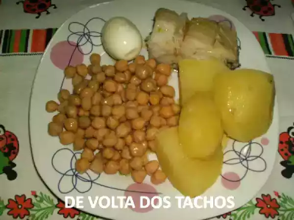Receita Bacalhau cozido com grão de bico