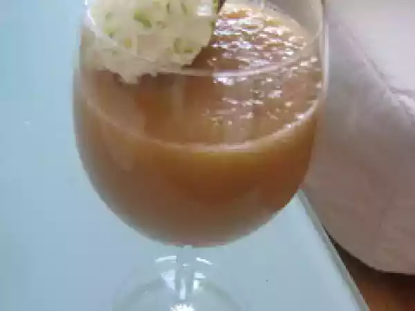 Receita Sumo lindo de maçã, pera e meloa, com natas, lima e canela