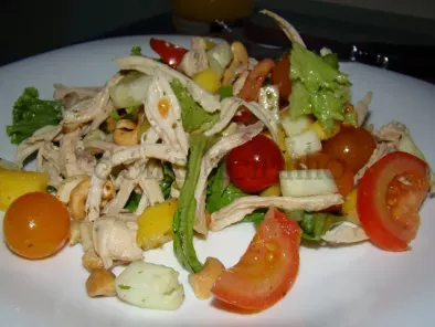 Receita Salada colorida com frango desfiado e manga