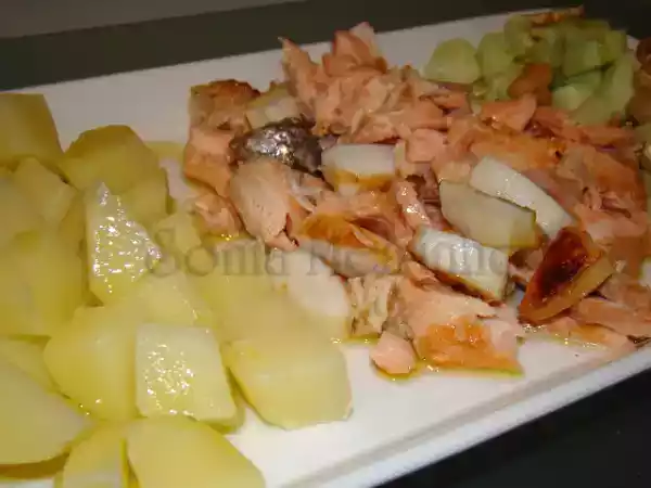 Receita Salmão e pota grelhados com batata cozida e salada de pepino com cajús