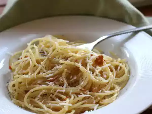 Receita Spaghetti ao aglio i olio - espaguete ao alho e óleo