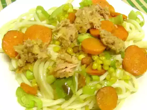 Receita Massa com alheira, cenoura, alho francês e milho