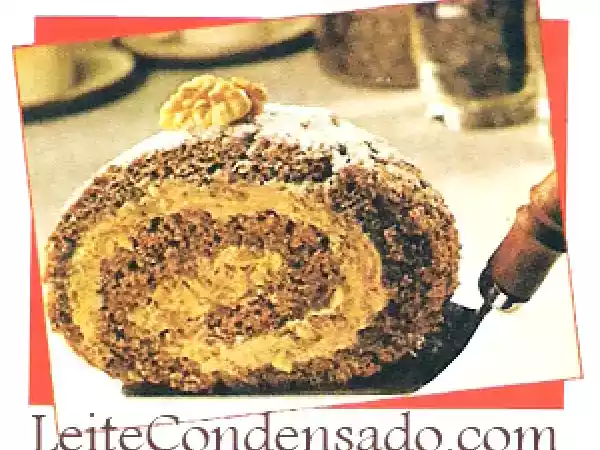 Receita Rocombole de chocolate com recheio de café e nozes