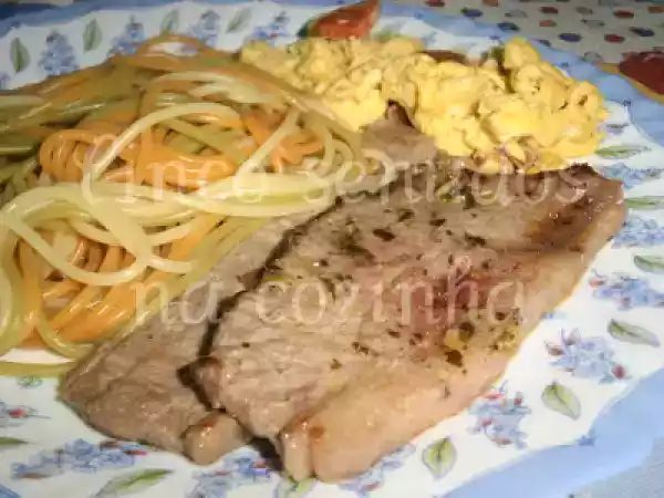 Receita Bifes de vaca temperados com gengibre e salsa