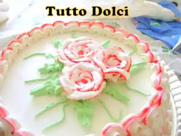 Receita Bolo de pão de ló com recheio de mousse de morango e olho de sogra!