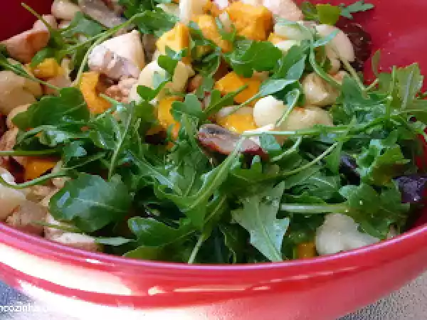 Receita Salada de frango com cogumelos, manga e rúcula