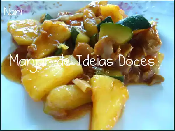 Receita Tiras de porco com courgetes e ananás fresco