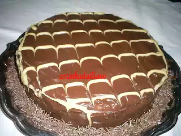 Receita Bolo bomba com cobertura branca