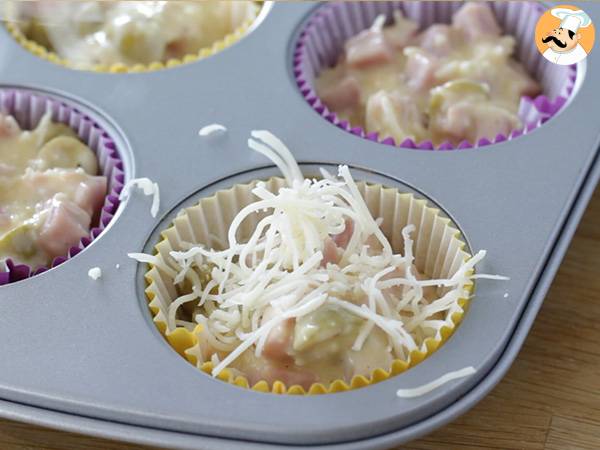 Muffins de queijo, fiambre e azeitonas - Preparação Passo 4