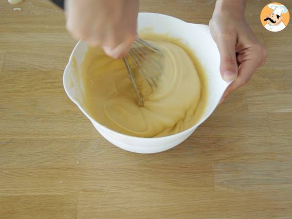 Bolo de iogurte natural, fofinho e fácil a preparar - Preparação Passo 3