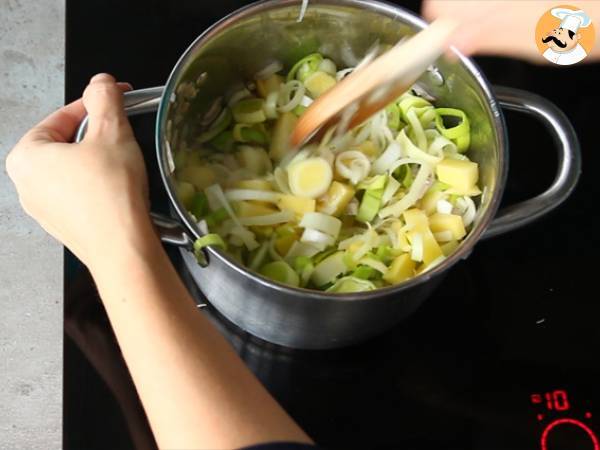 Sopa / Creme de Alho-Poró e Batata - Preparação Passo 2