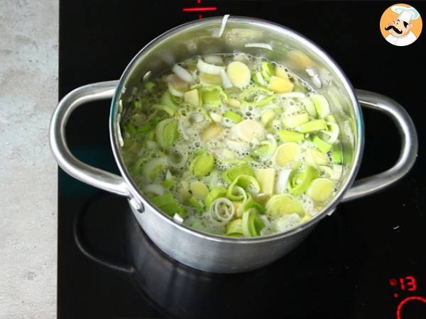 Sopa / Creme de Alho-Poró e Batata - Preparação Passo 3