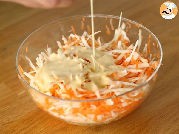 Coleslaw (a salada americana de repolho e cenoura) - Preparação Passo 4