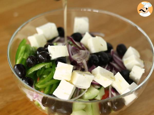 Salada grega (ou Horiatiki Salata) - Preparação Passo 3