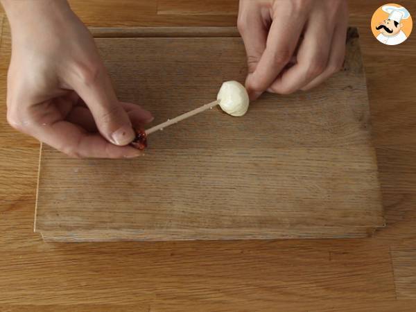 Espetinhos de mussarela, presunto cru e tomate seco - Preparação Passo 2