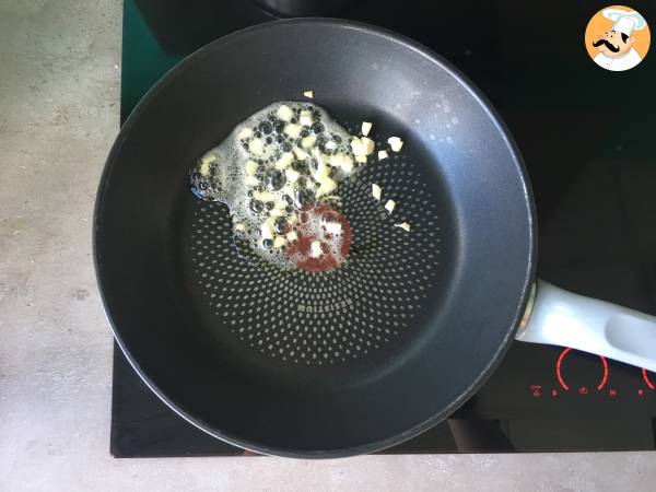 Arroz com curgete (abobrinha) com tempero de limão e queijo feta - Preparação Passo 1