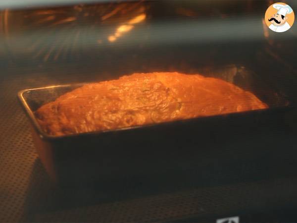 Bolo de azeitonas verdes com queijo e presunto - Preparação Passo 3