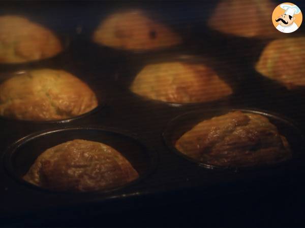 Bolinho de curgete e queijo (muffins salgado de abobrinha) - Preparação Passo 3