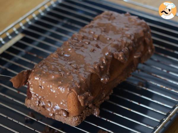 Bolo mármore com cobertura chocolate e amêndoas - Preparação Passo 10