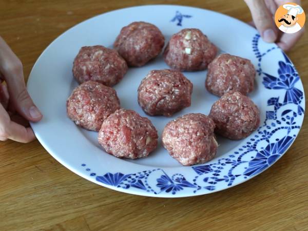 Almôndegas de carne recheada com mozzarella - Preparação Passo 4