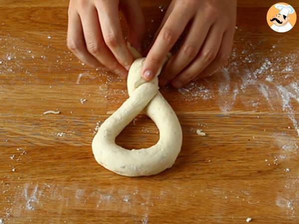 Pretzels (Bretzels) de mozzarella e alecrim - Preparação Passo 5