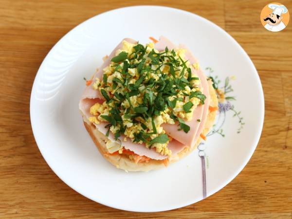 Sanduíche com peito de peru, salada e ovo - Preparação Passo 3