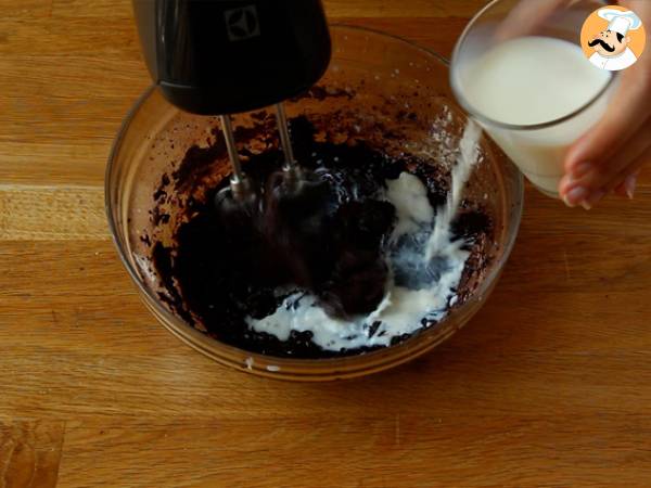 Bolo mágico de chocolate fácil - Preparação Passo 2